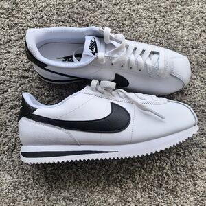 Wmns Nike Cortez "White Black" Size 8.5W - 7M